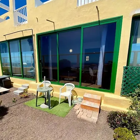 Bright And Cosy Ground-floor By The Sea 科斯塔德安提瓜