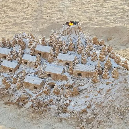 Bright And Cosy Ground-floor By The Sea شقة