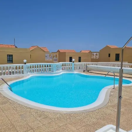 Bright And Cosy Ground-floor By The Sea